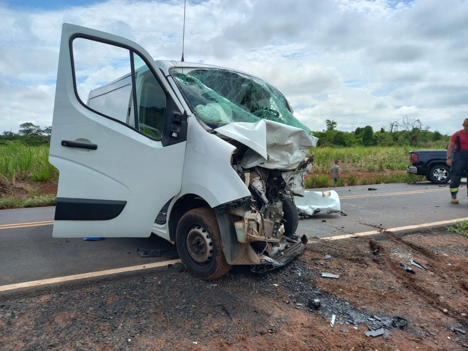 Foto 4 de 12 — Colisão Frontal: grave acidente deixa três feridos em vicinal de Matão